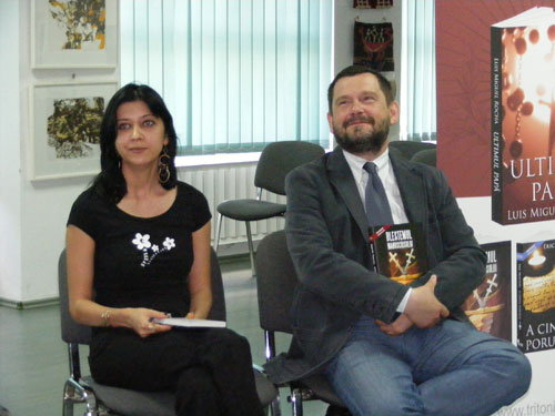 Lansare carte:  Oana Oana Stoica Mujea, Bogdan Hrib